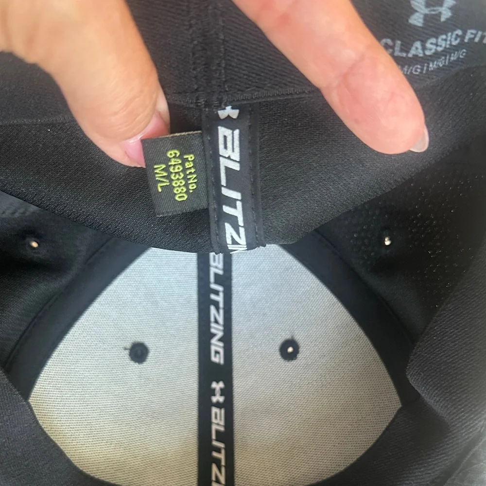 Under Armour Black Cap NWOT - Picture 4 of 4